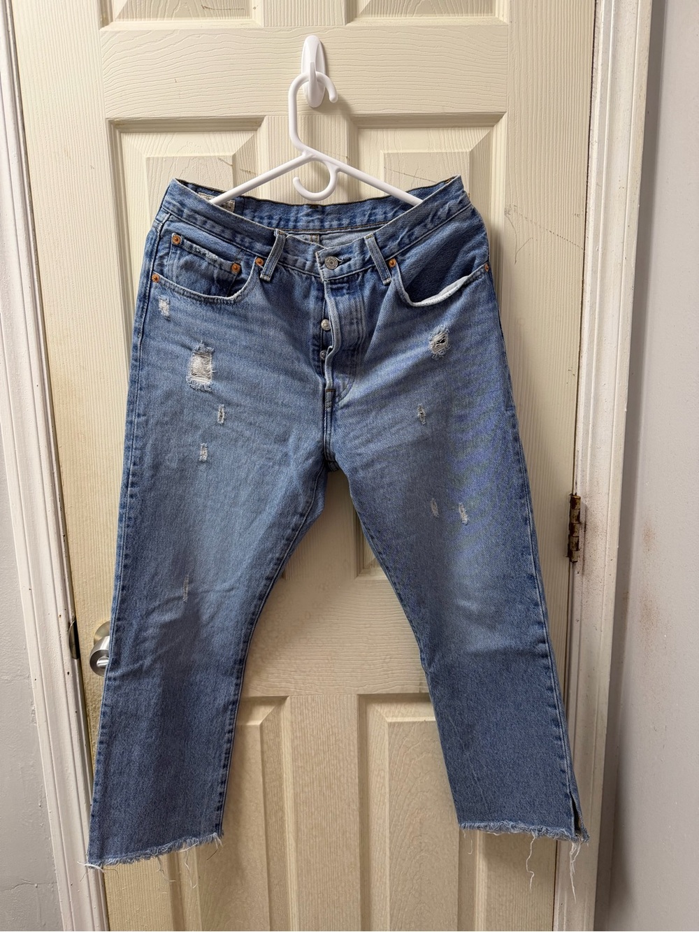 💙 Levi’s 501 Light Wash Distressed Jeans - Size W30/L26